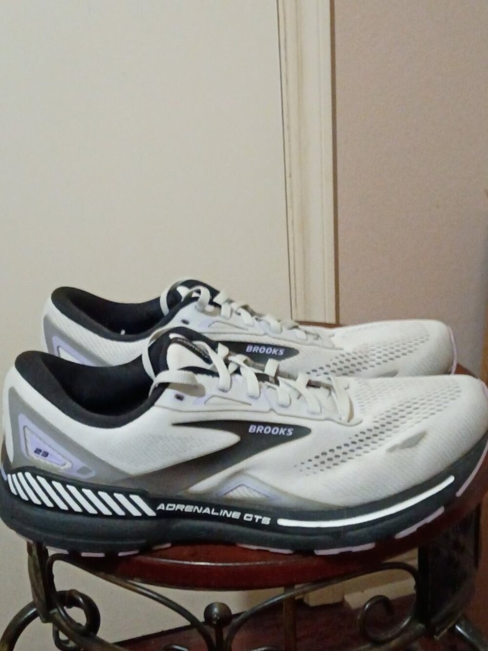 Brooks Adrenaline GTS 23 Womens 13B Shoes Running Gym Gray Purple 1203811B039
